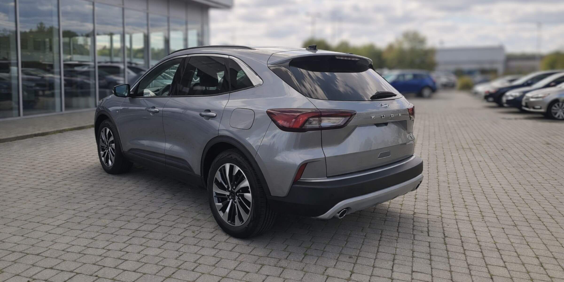 Ford Kuga 2.5 180KM FHEV ECVT TITANIUM – zdjęcie 2