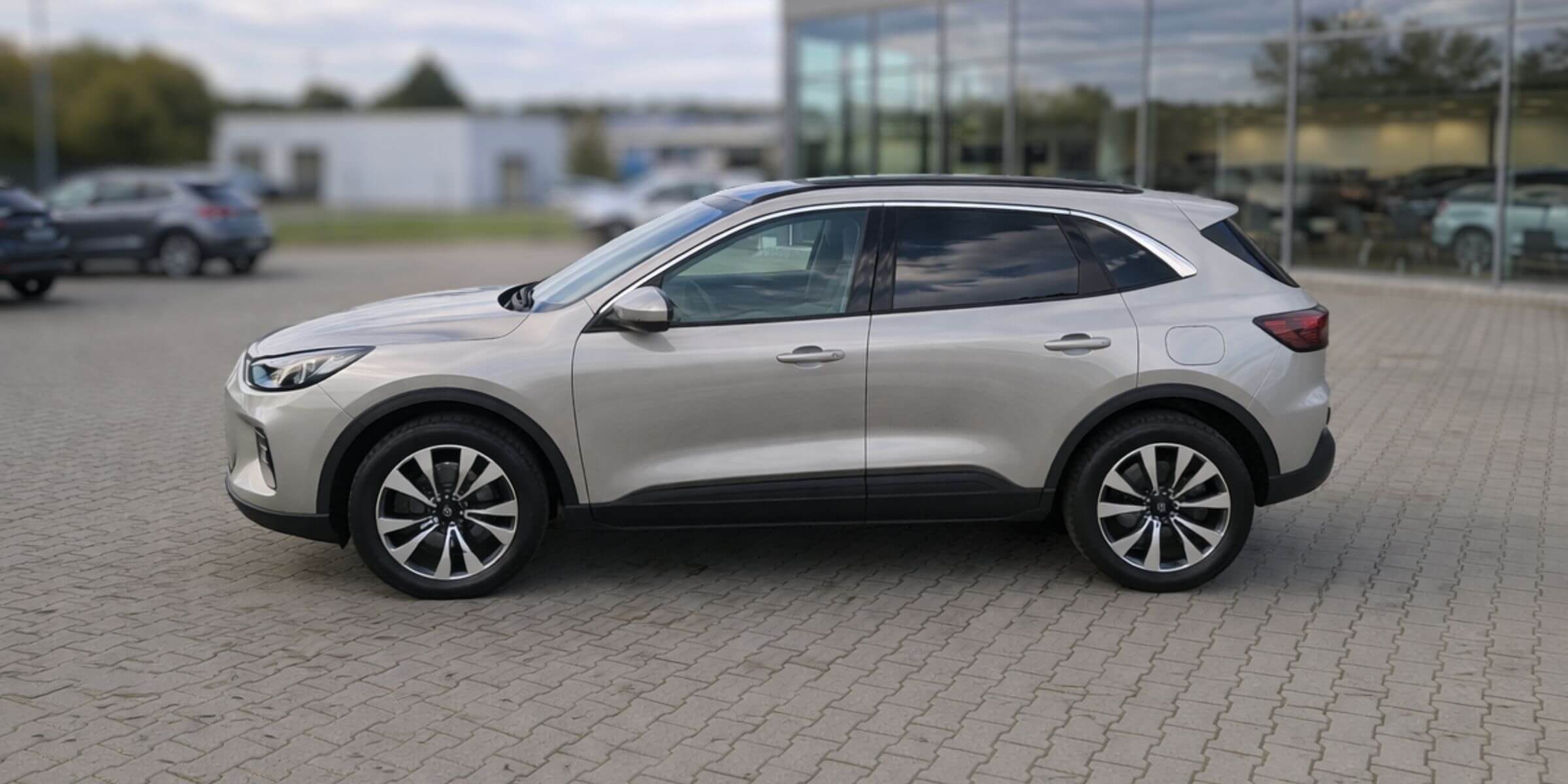 Ford Kuga 2.5 180KM FHEV ECVT TITANIUM – zdjęcie 4