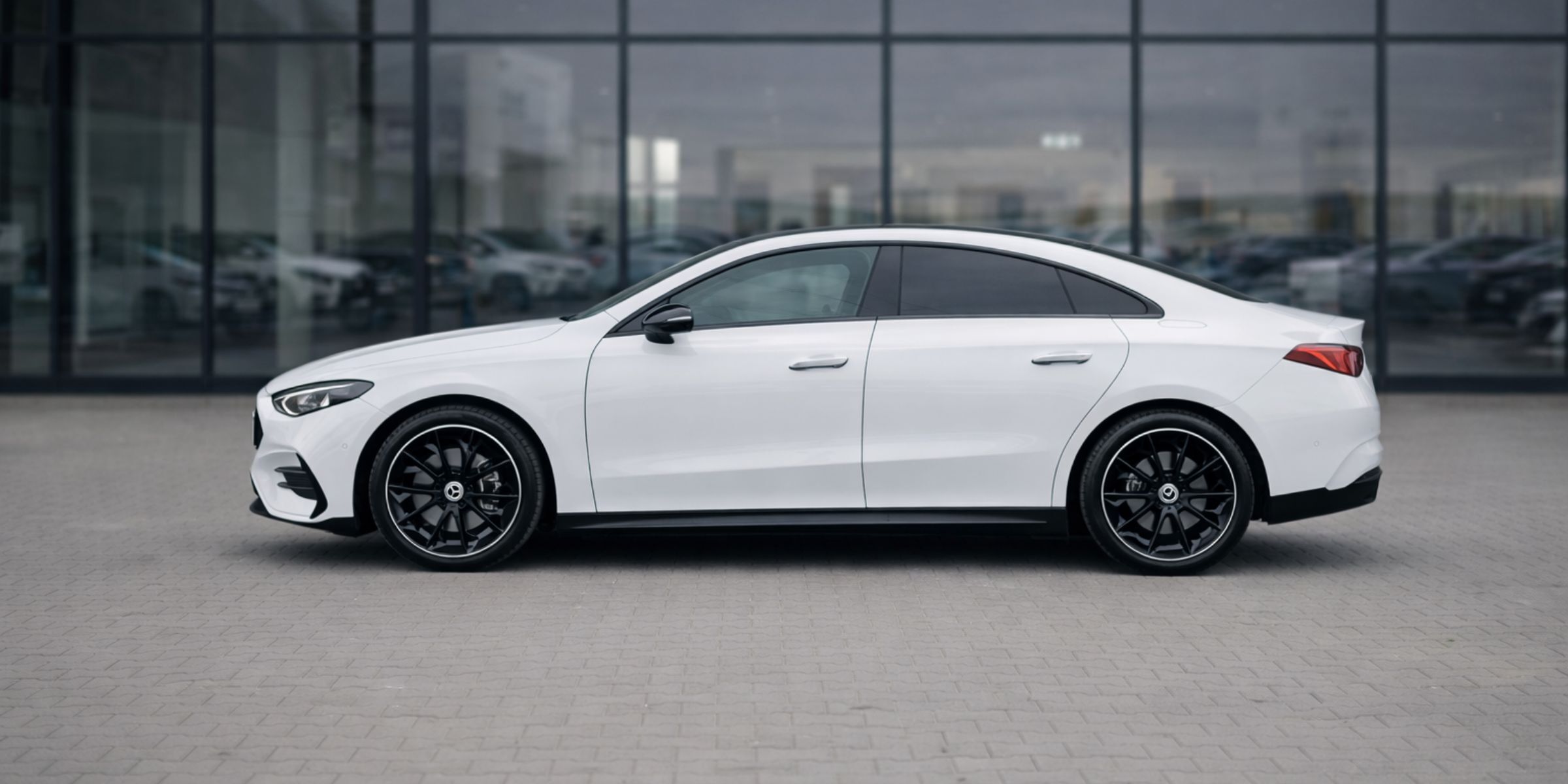 Mercedes-Benz CLA 200 AMG Line – zdjęcie 2