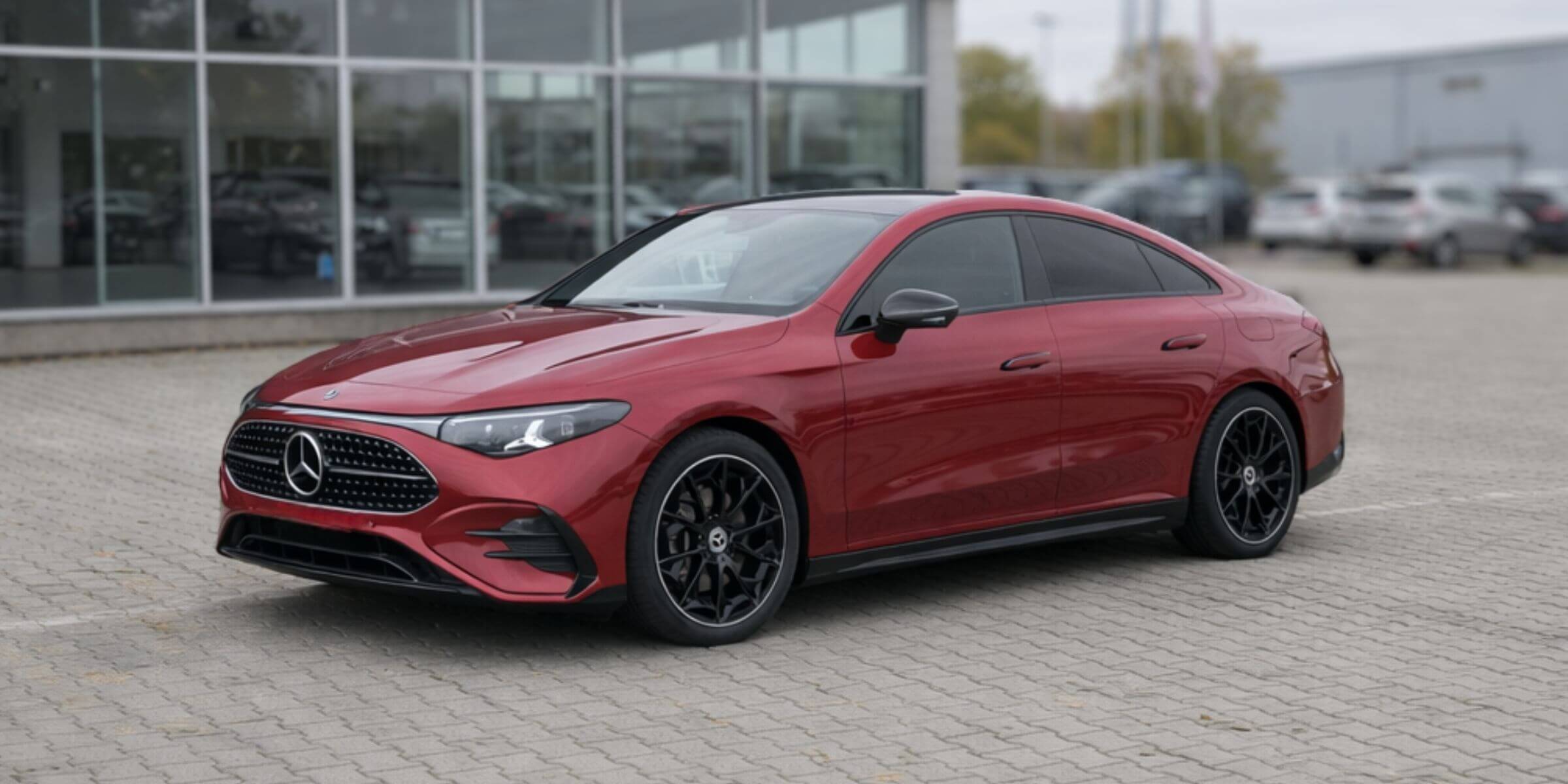 Mercedes-Benz CLA – widok z przodu i prawego boku