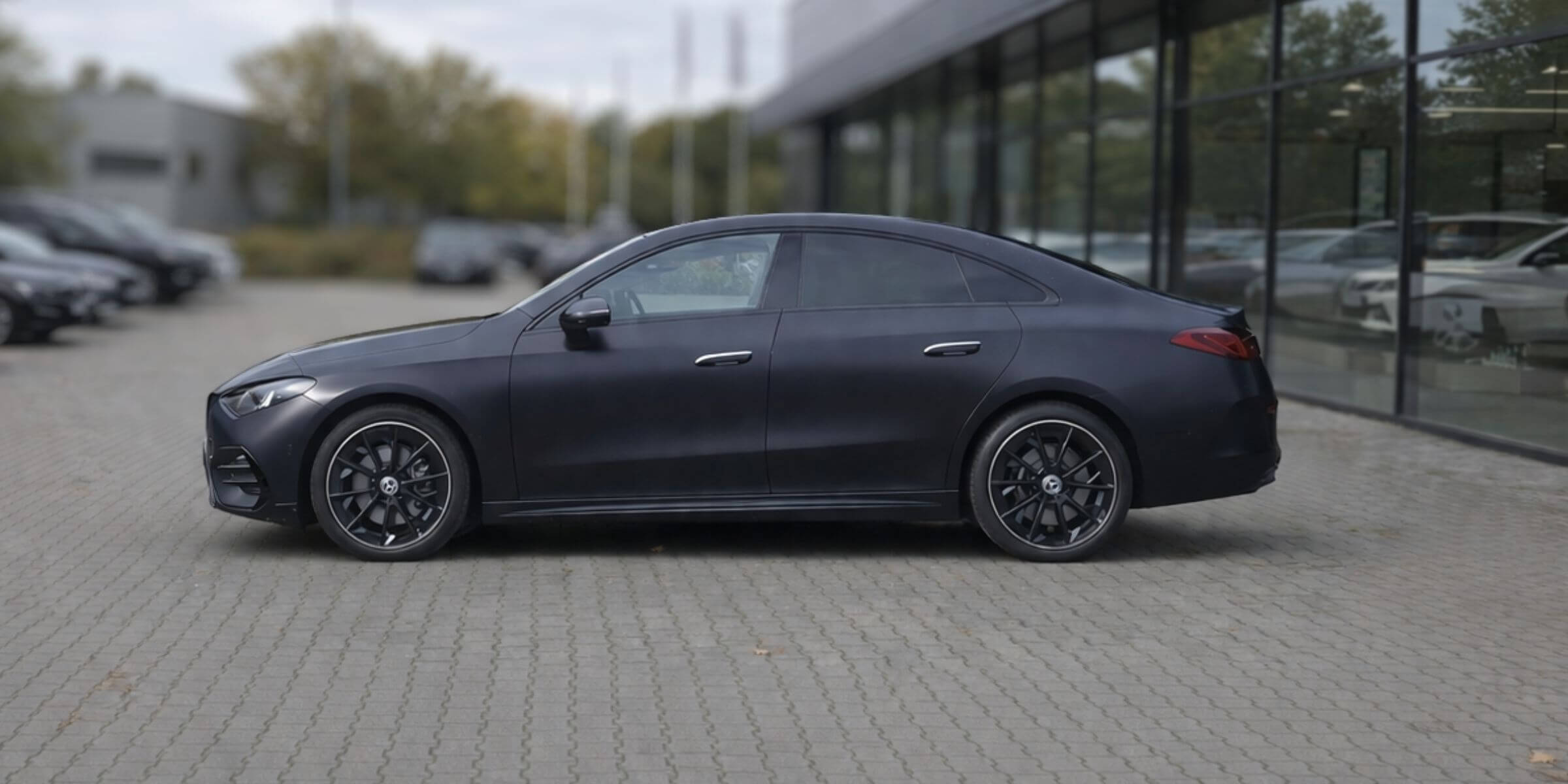 Mercedes-Benz CLA 200 Sedan z technologią EQ – zdjęcie 4