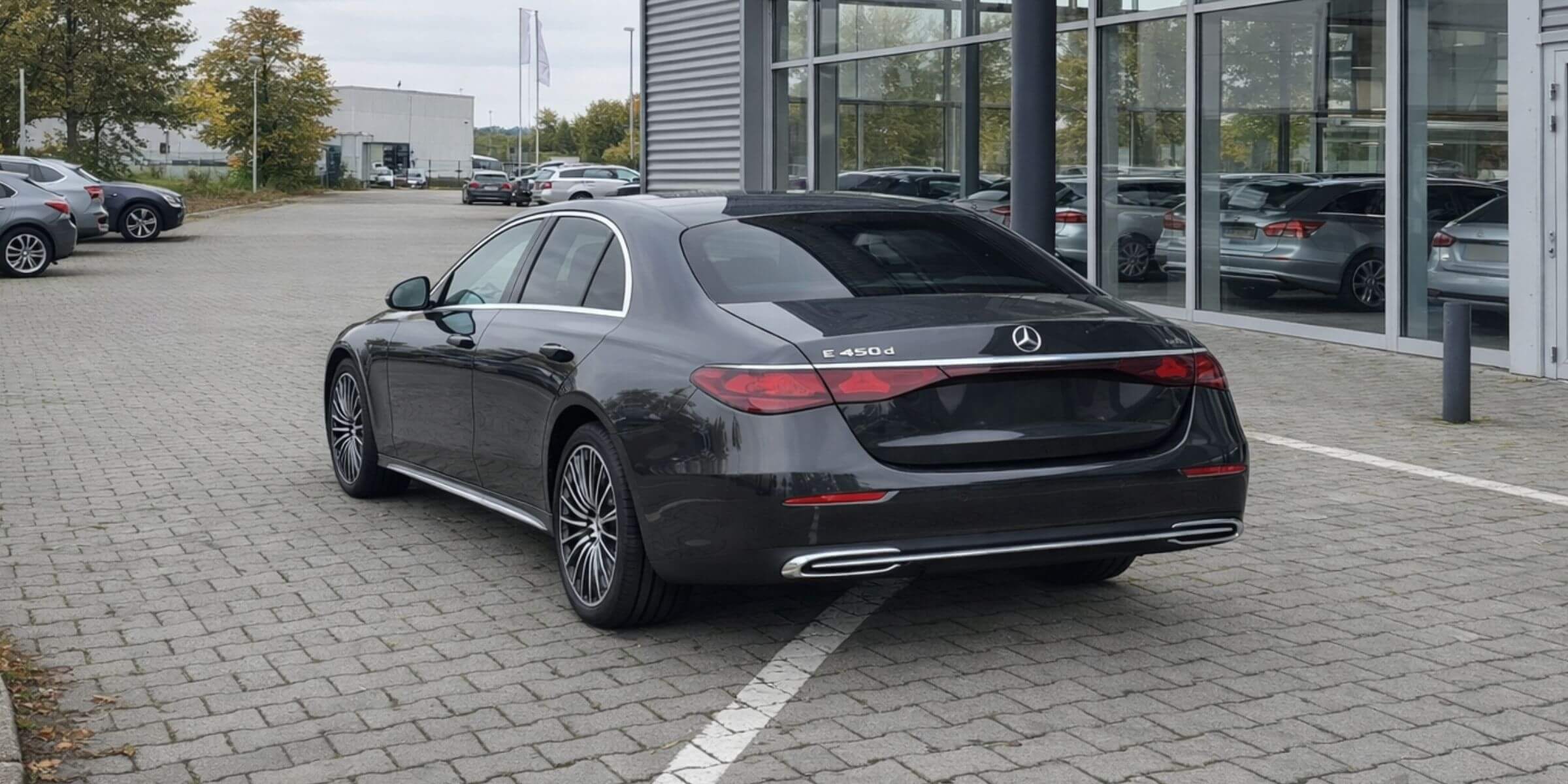 Mercedes-Benz E-Klasa 220d AMG Line – zdjęcie 2