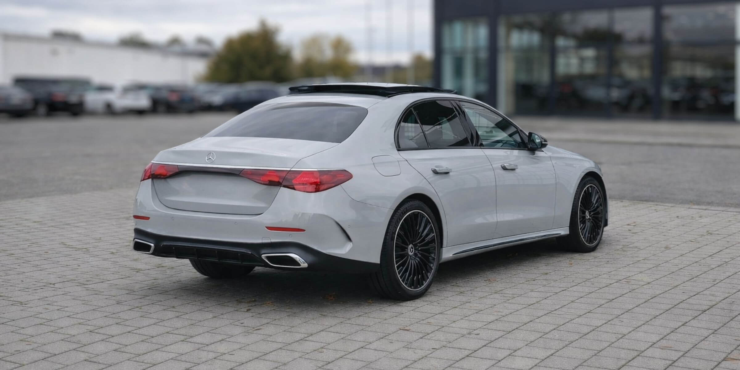 Mercedes-Benz E-Klasa 220d AMG Line – zdjęcie 2