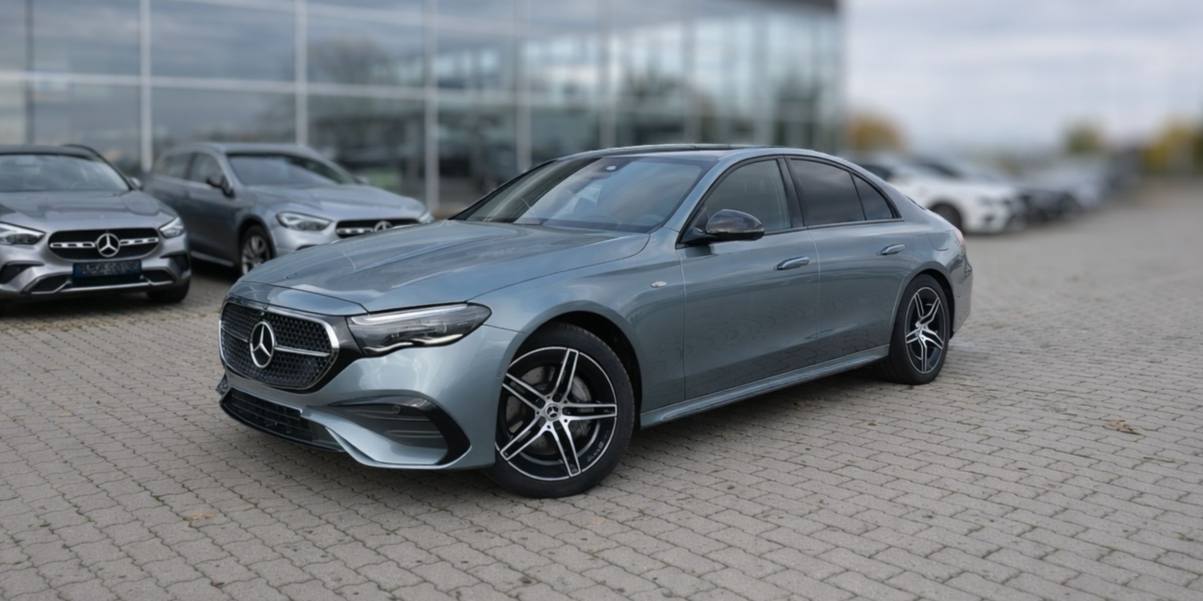 Mercedes-Benz E-Klasa – Wentylacja foteli i bezdotykowa klapa