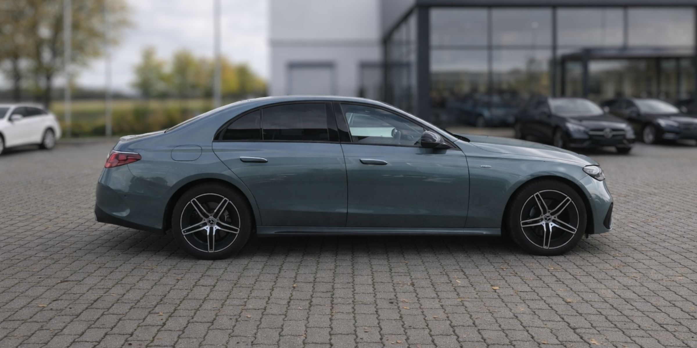 Mercedes-Benz E-Klasa 200 AMG Line – zdjęcie 3