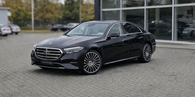Mercedes-Benz E-Klasa E 220 d 4MATIC Limuzyna