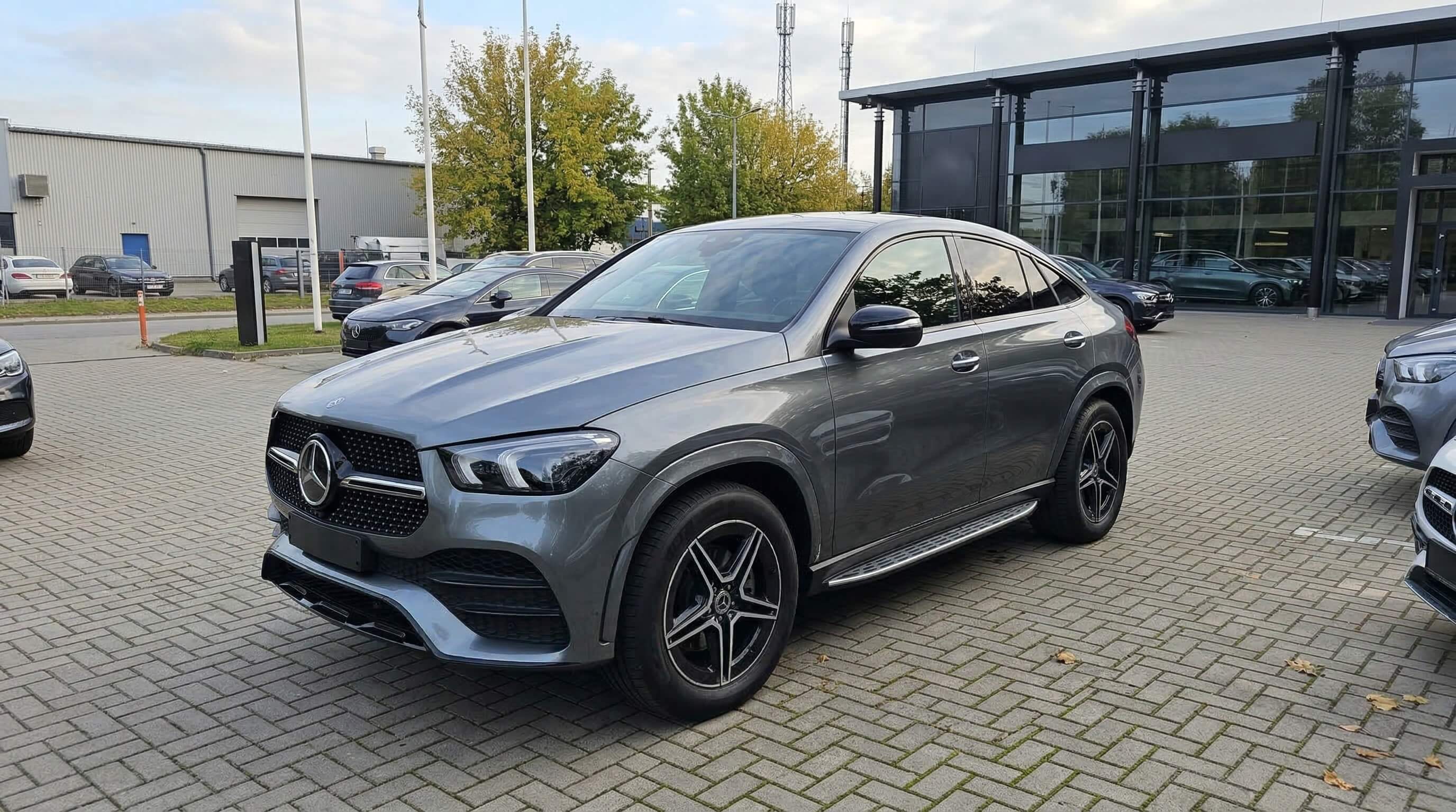 Mercedes-Benz GLE – widok z przodu i lewego boku