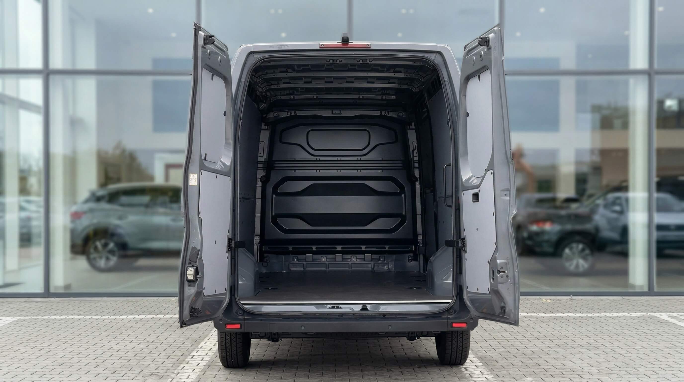 Nissan Interstar Furgon L3H2 3-os. – zdjęcie 3