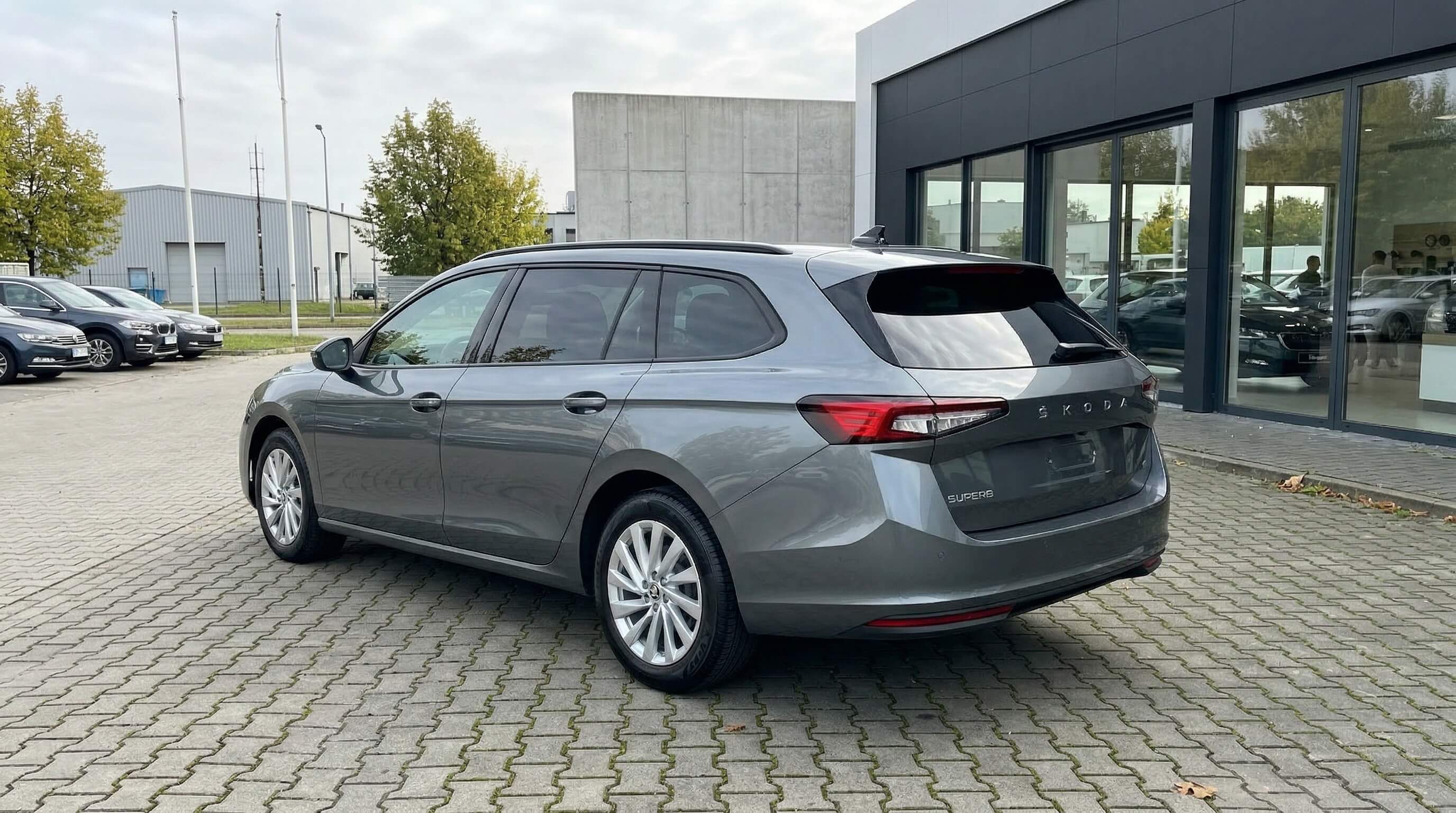 Skoda Superb 2.0 193KM Combi – zdjęcie 2