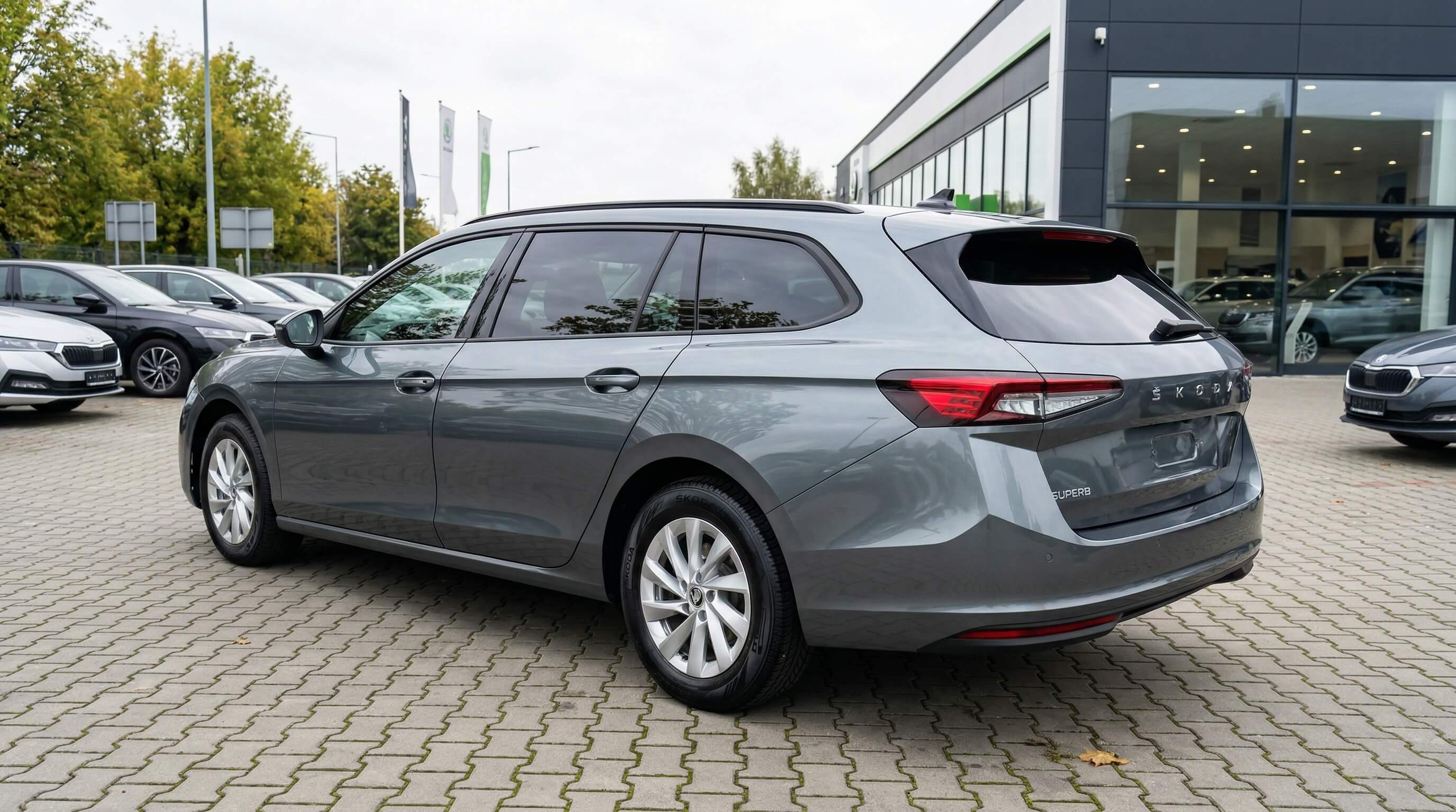 Skoda Superb 2.0 193KM Combi – zdjęcie 4