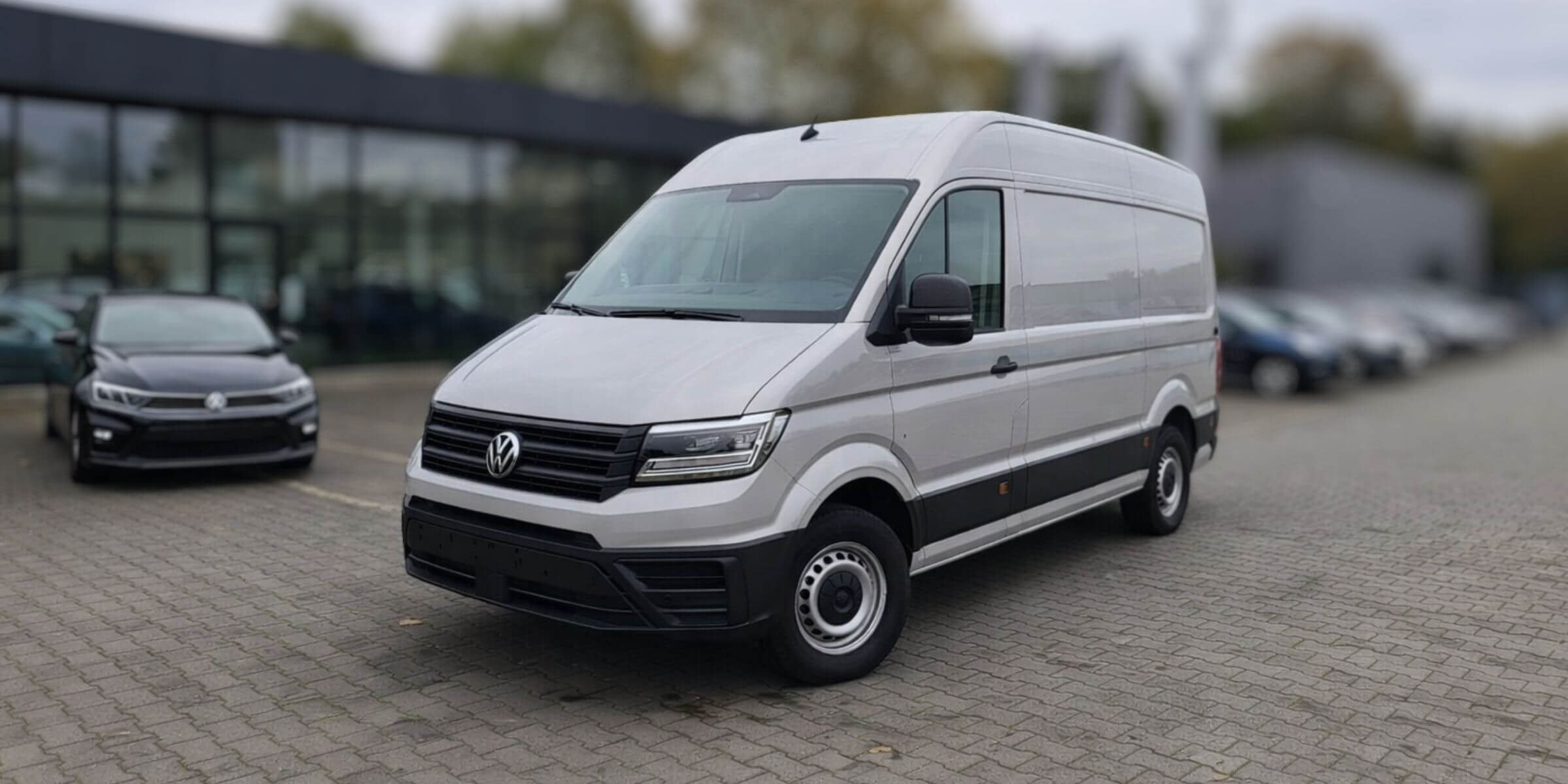Volkswagen Crafter – widok z przodu i prawego boku