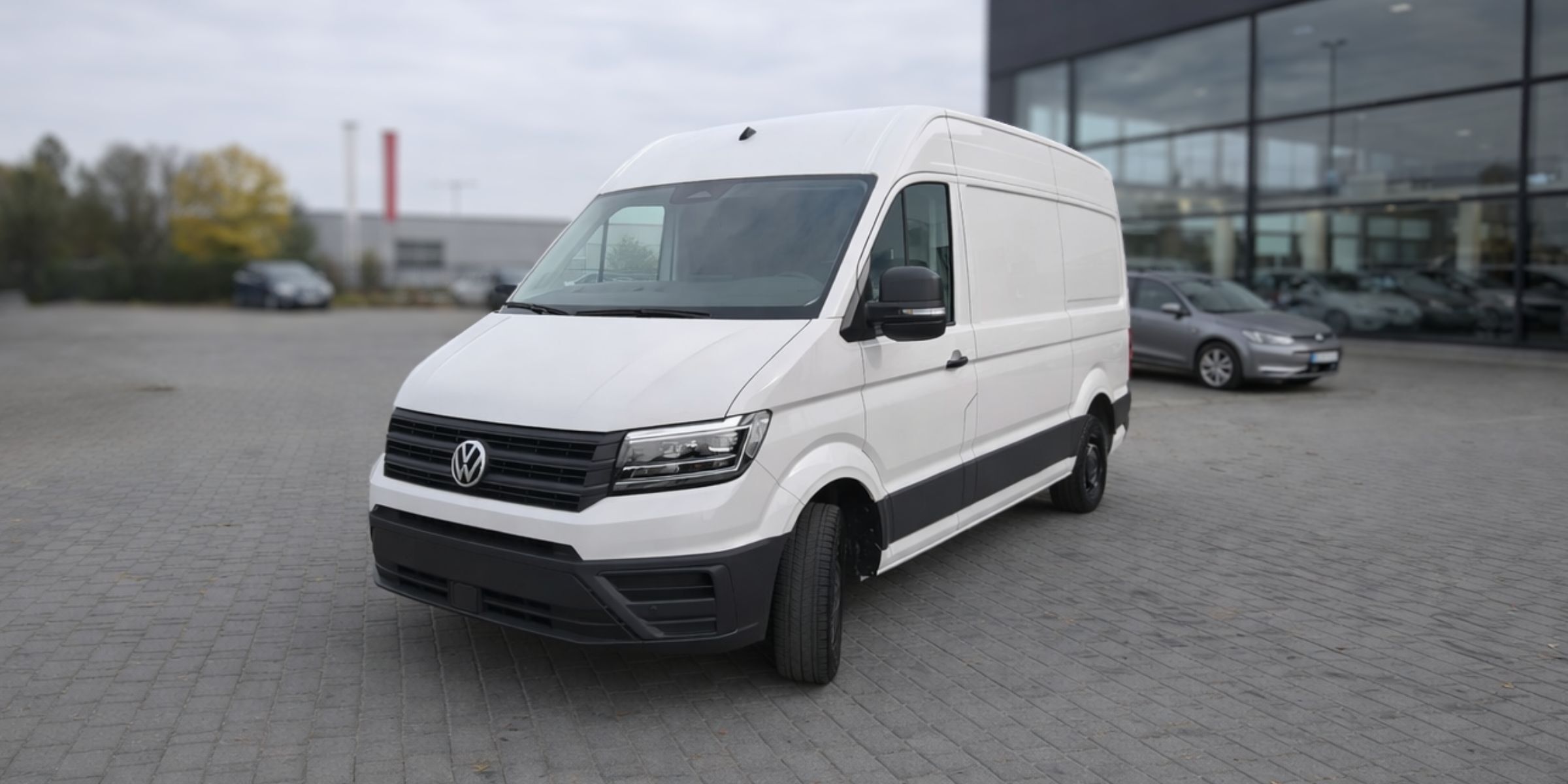 Volkswagen Crafter – widok z przodu i lewego boku