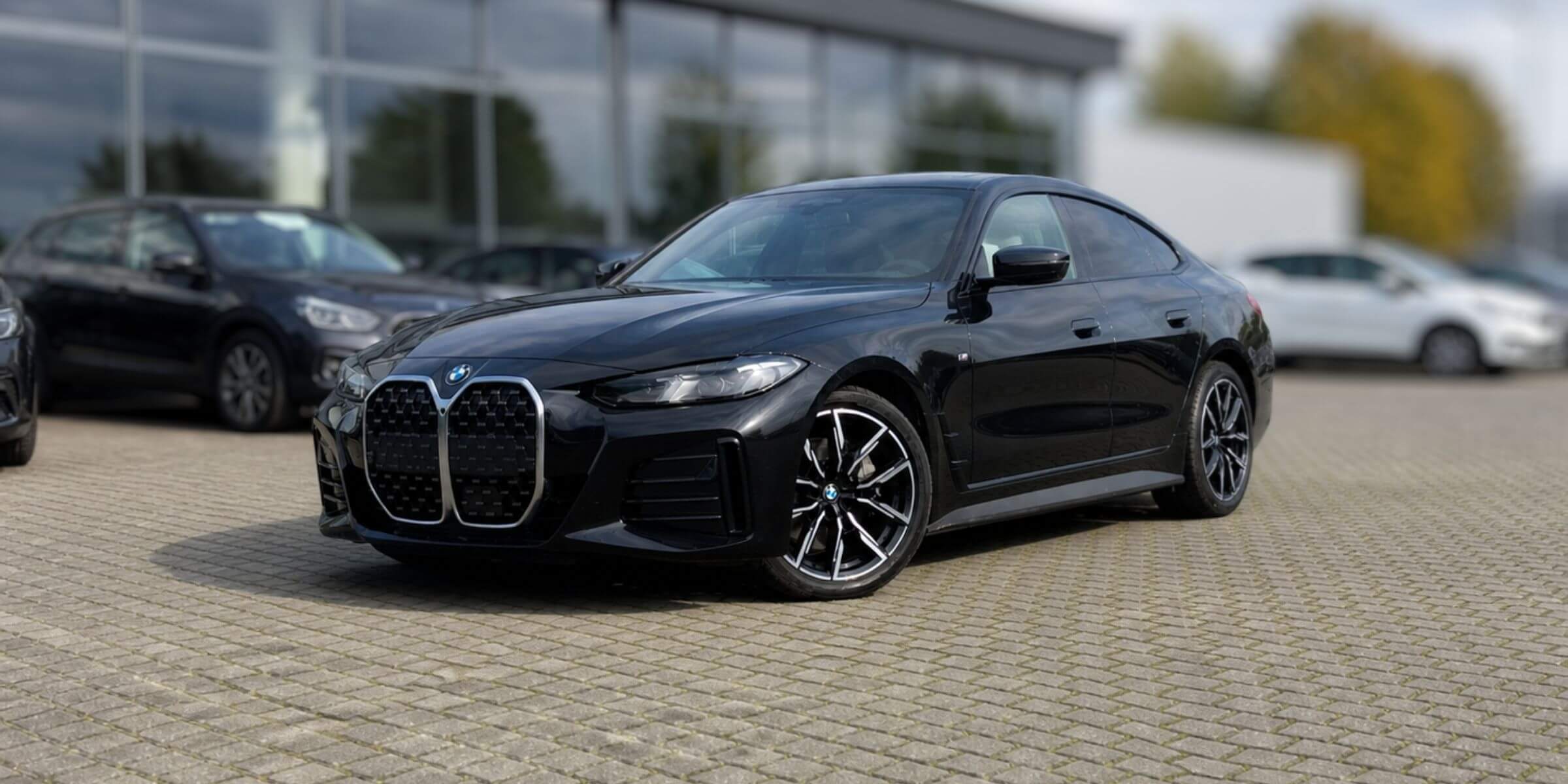 BMW 4 Series – widok z przodu i prawego boku