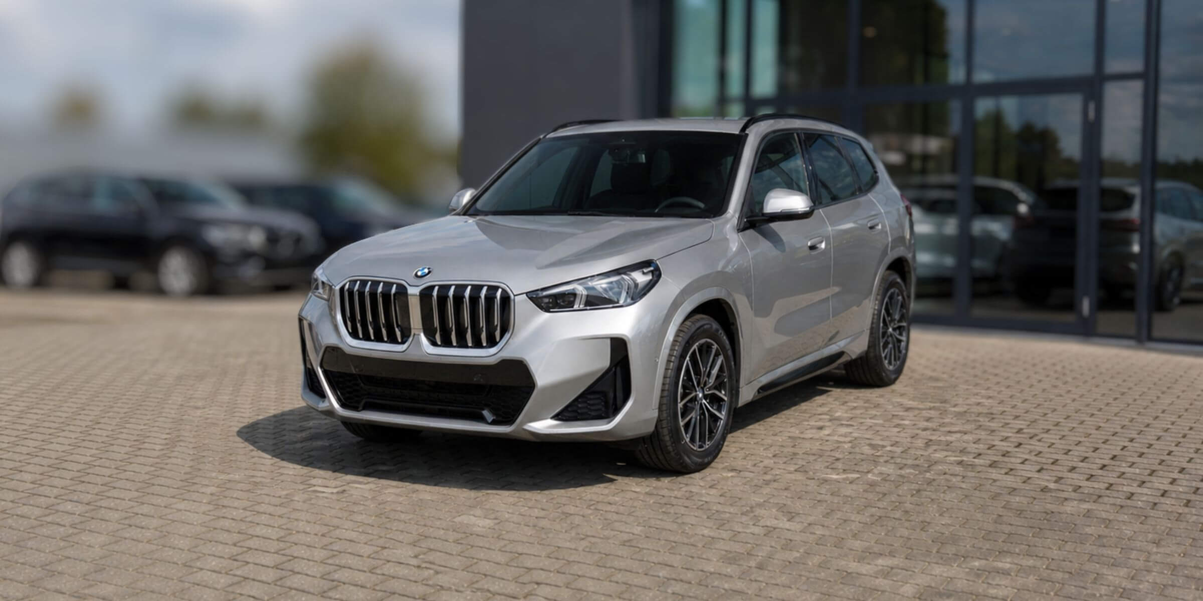 BMW X1 – widok z przodu i lewego boku