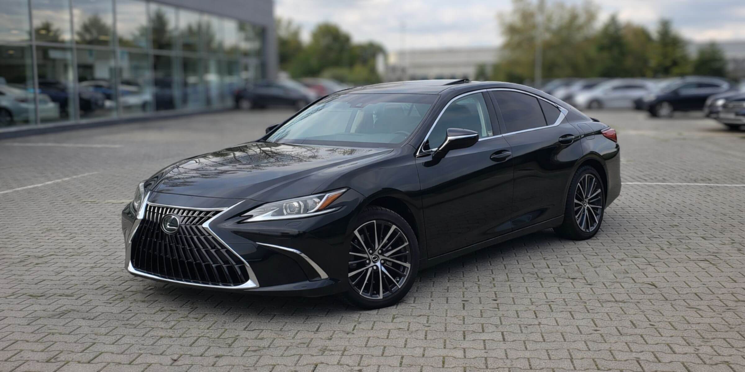 Lexus ES – widok z przodu i prawego boku