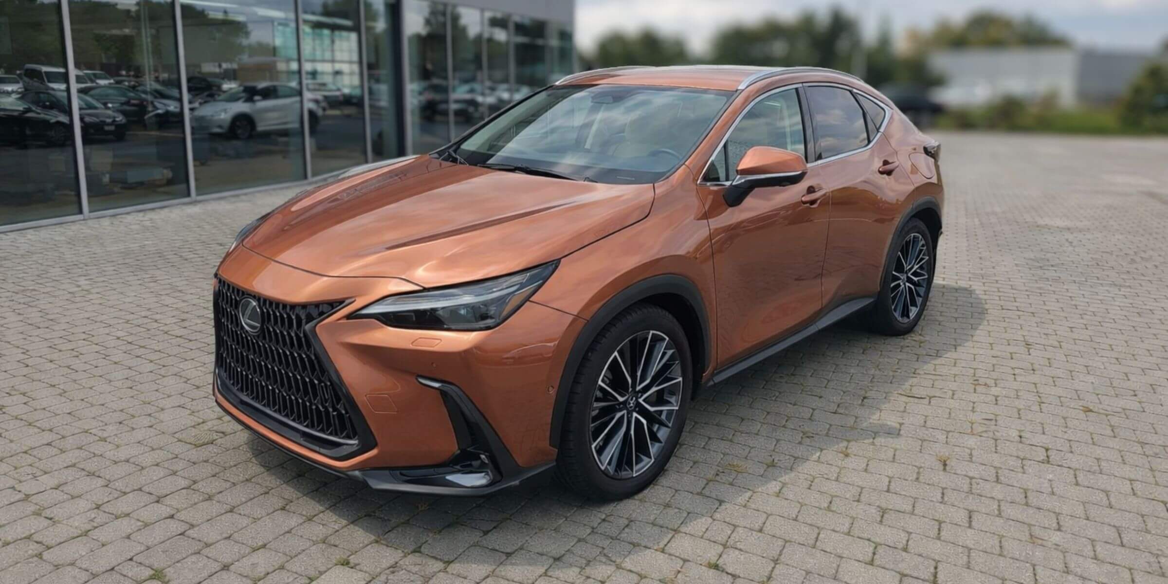 Lexus NX – Asystent martwego pola