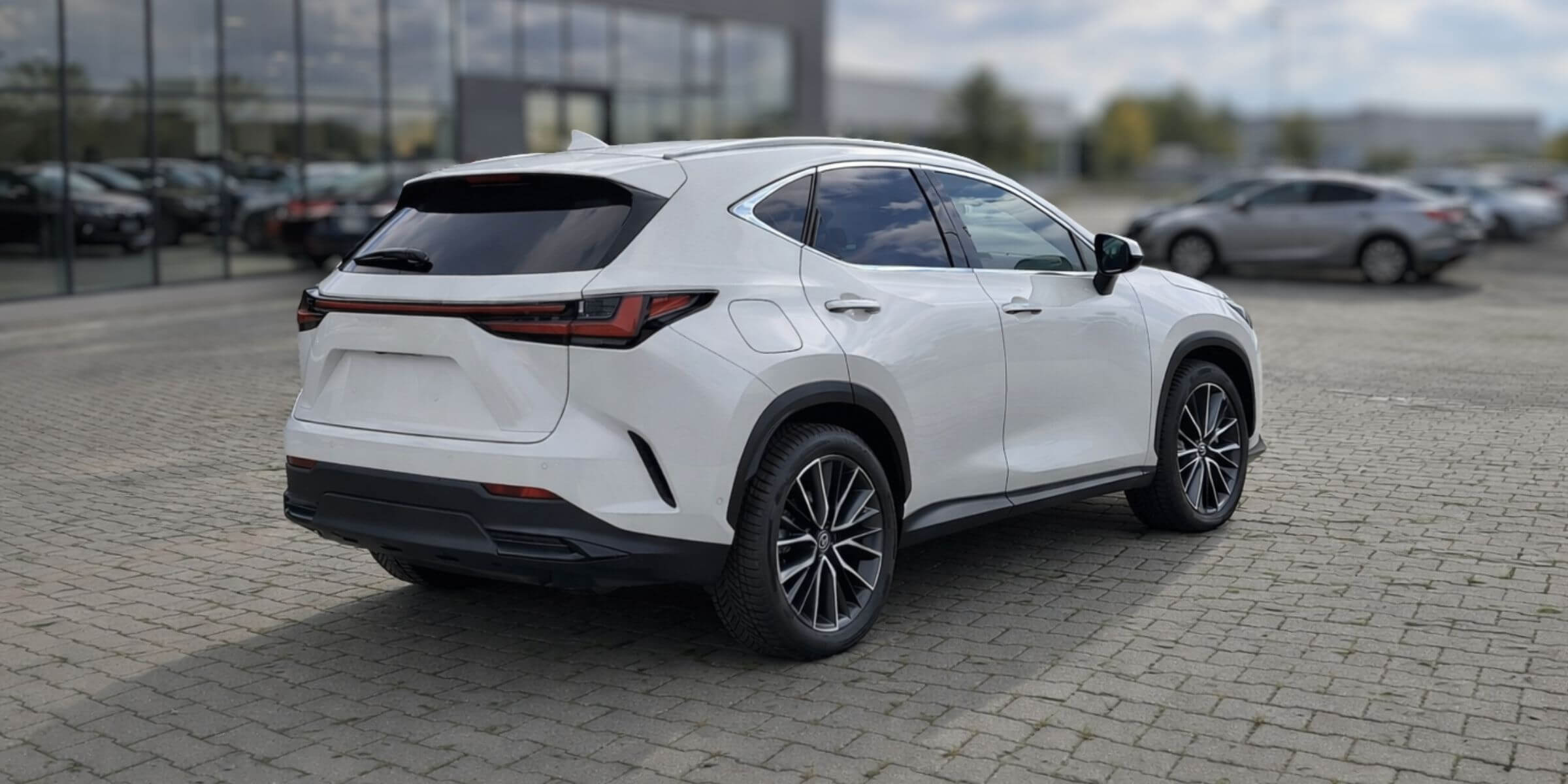 Lexus NX 350h Omotenashi – zdjęcie 2