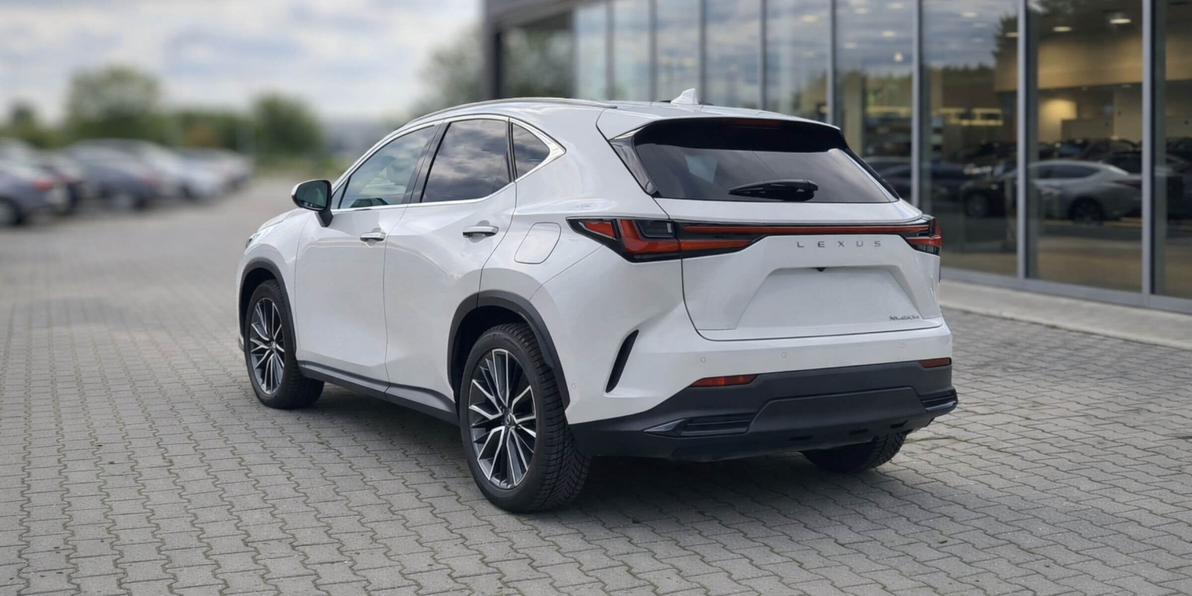 Lexus NX 350h Omotenashi – zdjęcie 3