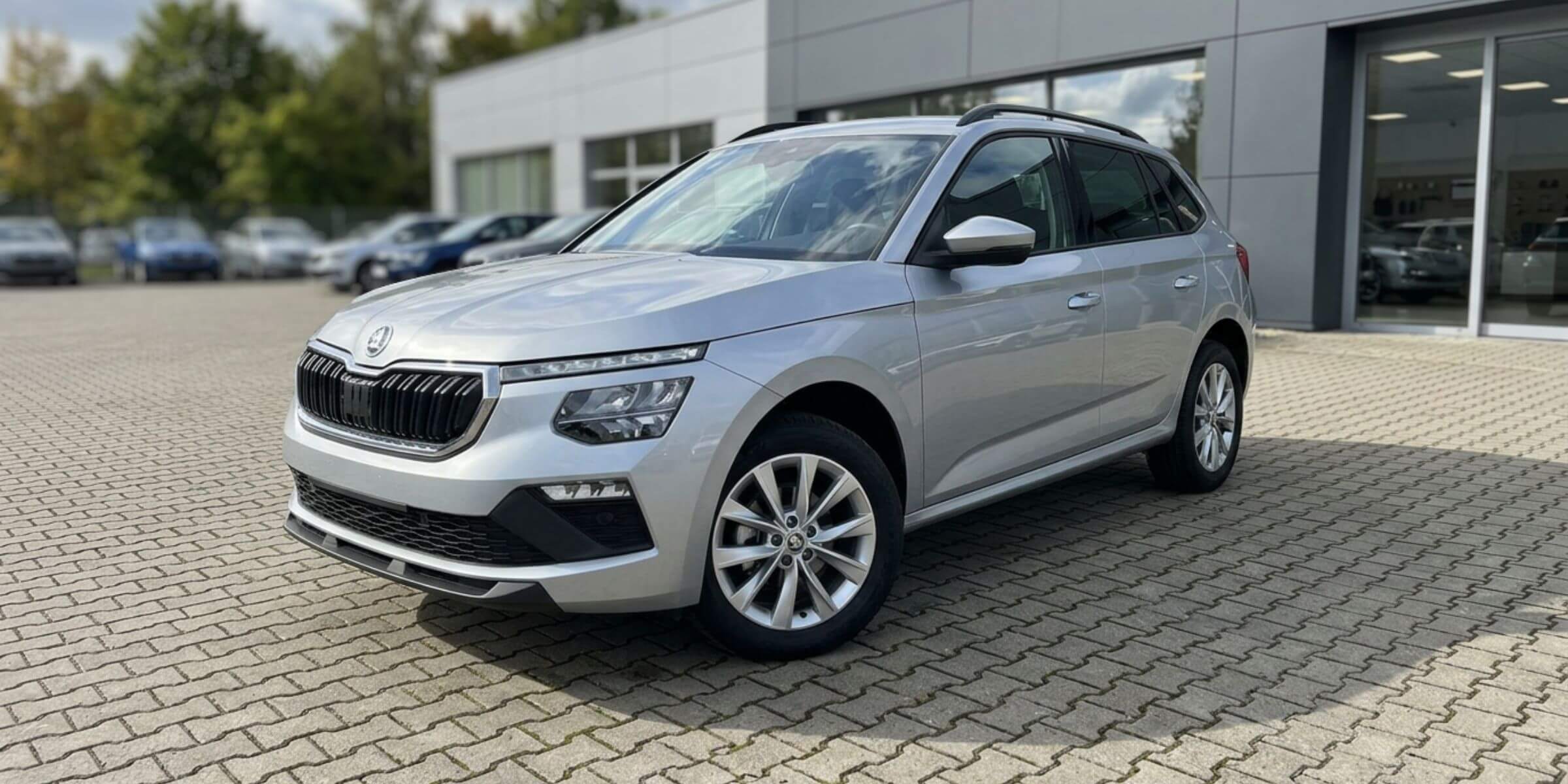 Skoda Kamiq – widok z przodu i prawego boku