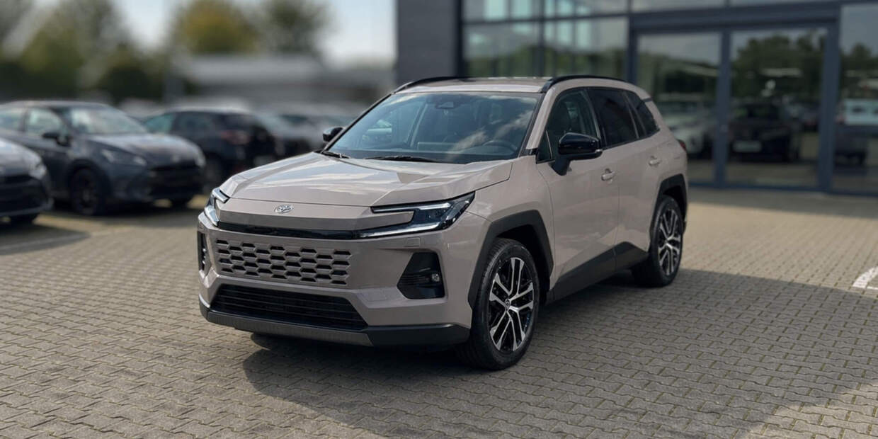 Toyota RAV4 – widok z tyłu i prawego boku