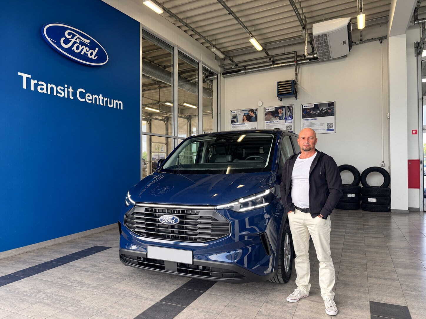 Ford Transit Custom w salonie dealera