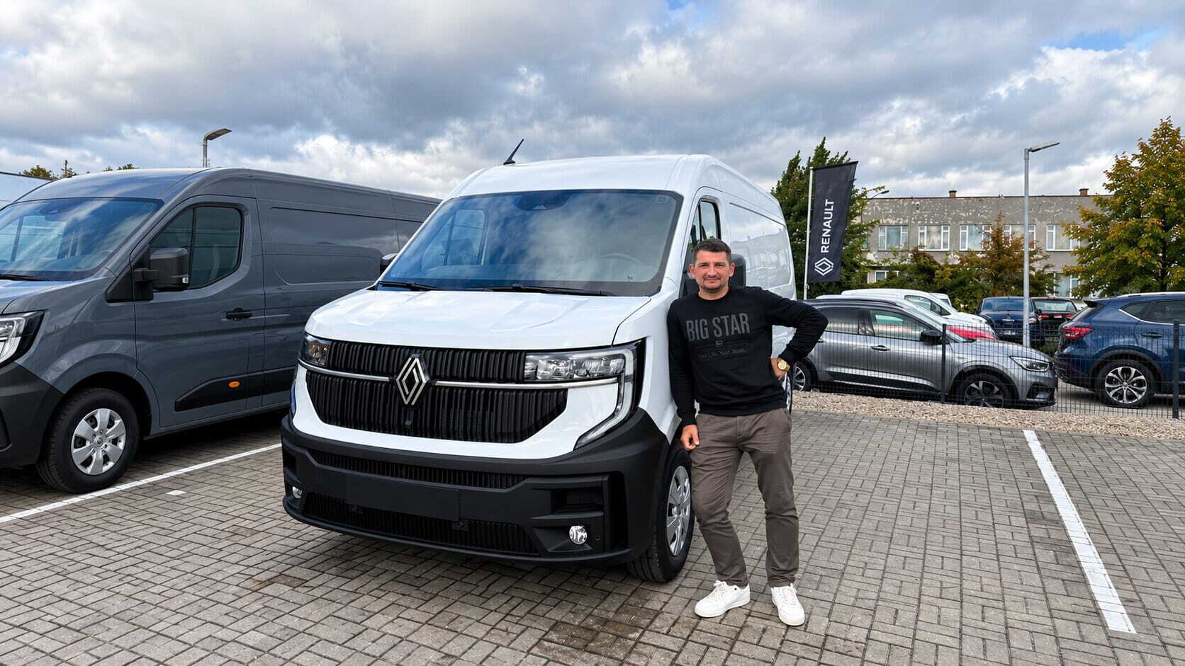 Renault Van na Placu Dealerskim