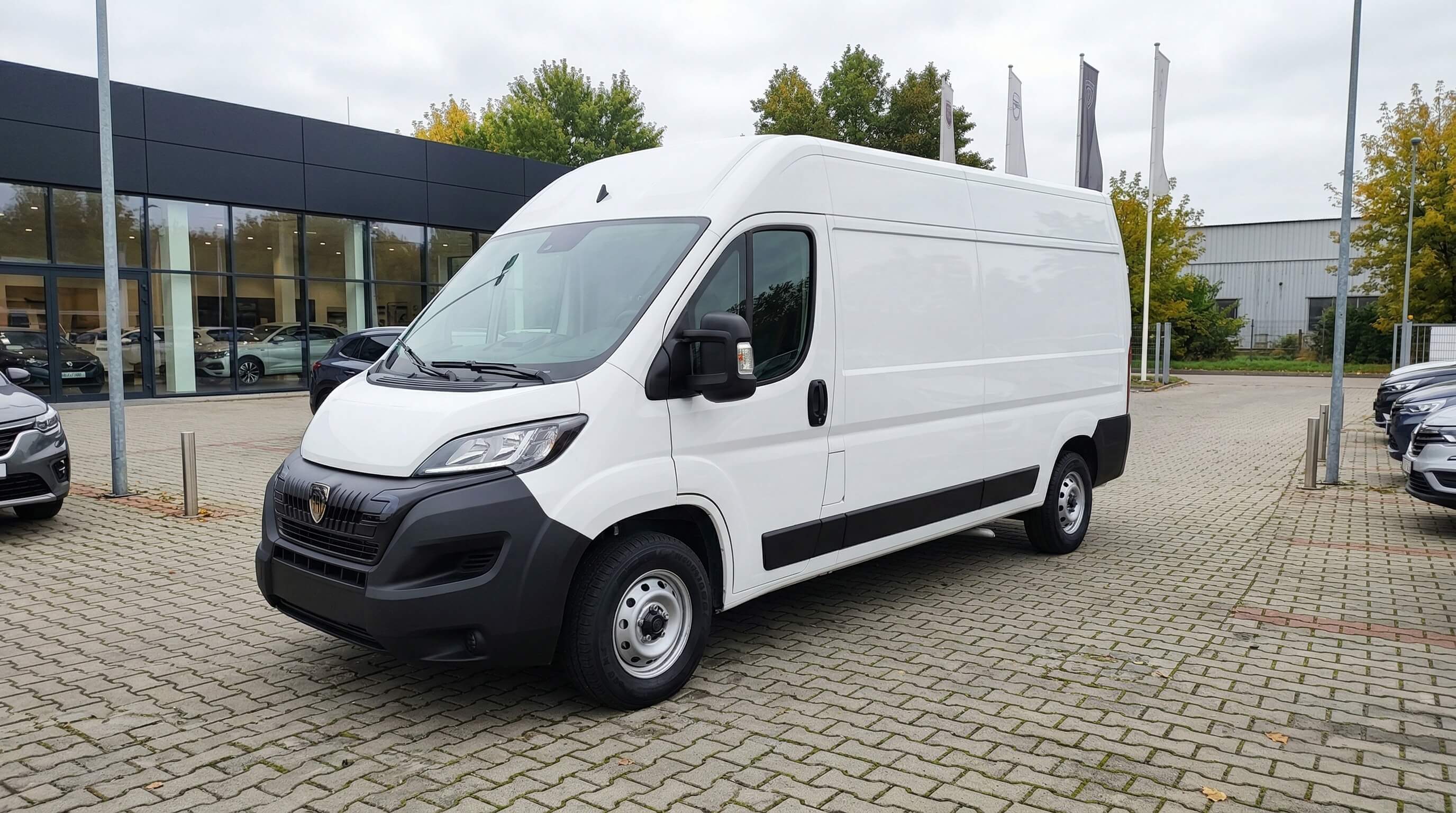 Peugeot Boxer 2.2 180KM L4H3 AT8 Furgon